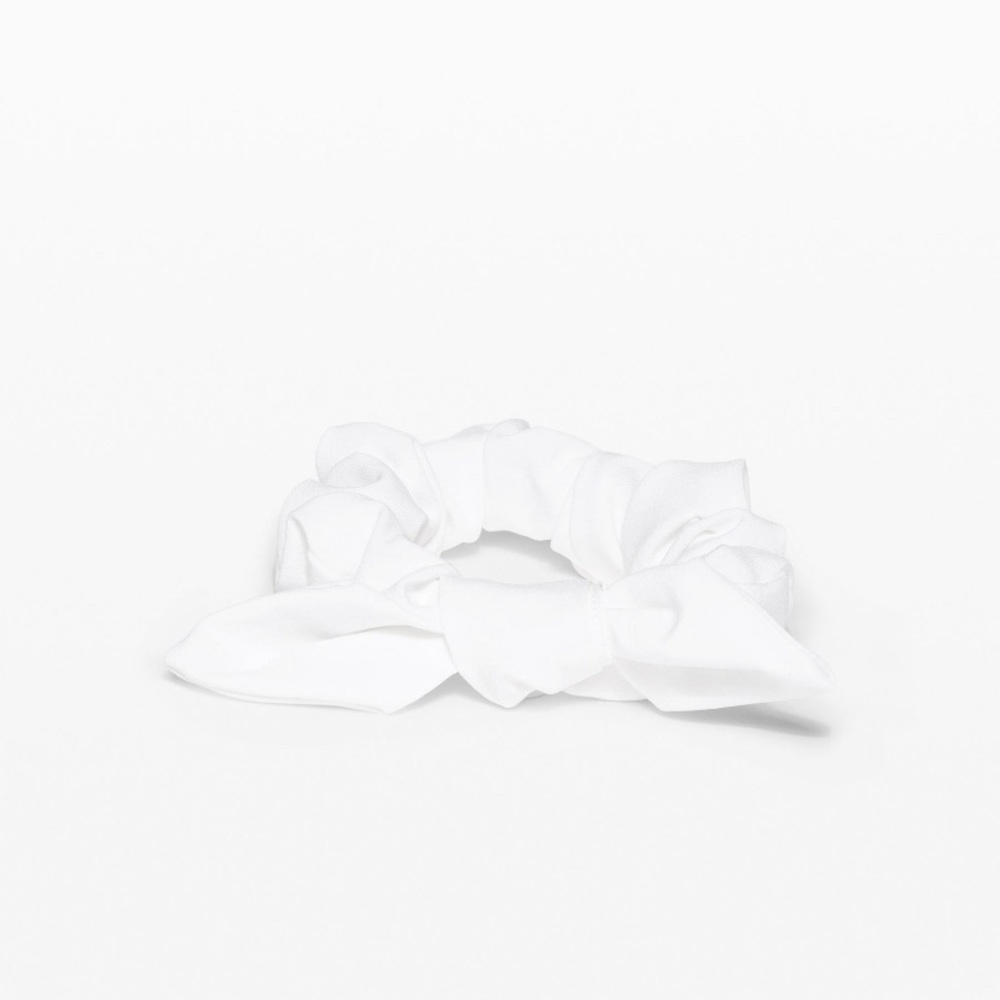 Lululemon white bow scrunchie NWOT never used